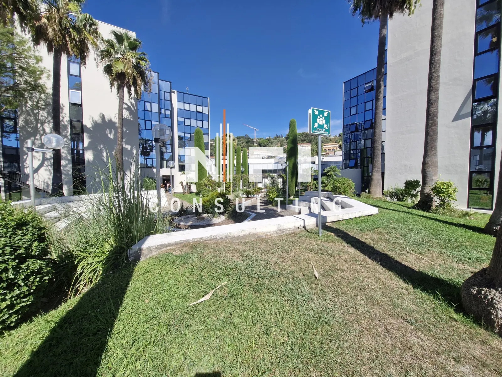 Retail in Nice for lease Building Photo- Image 1 of 8