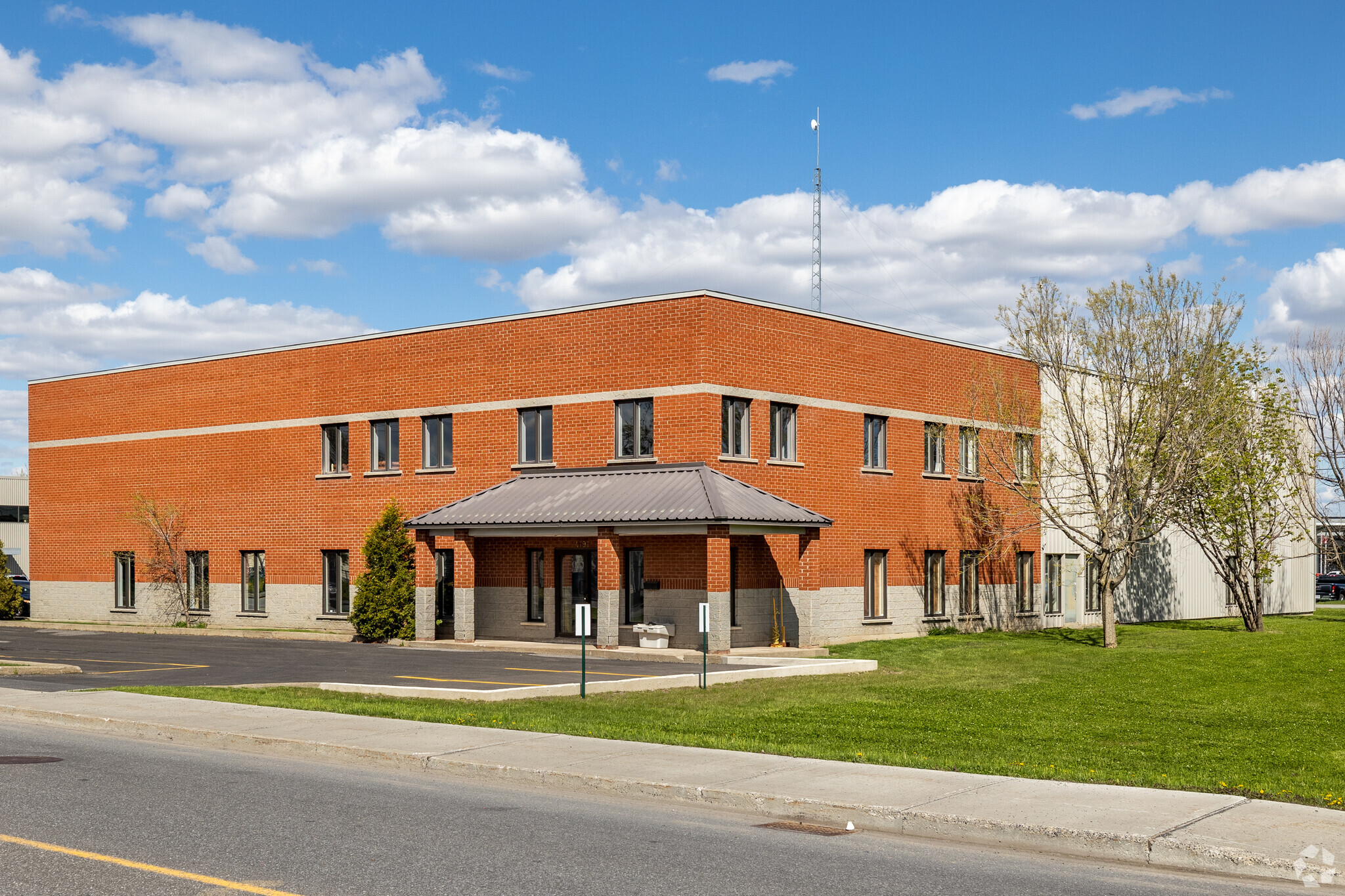 4797 Ch De La Savane, Longueuil, QC for lease Building Photo- Image 1 of 3