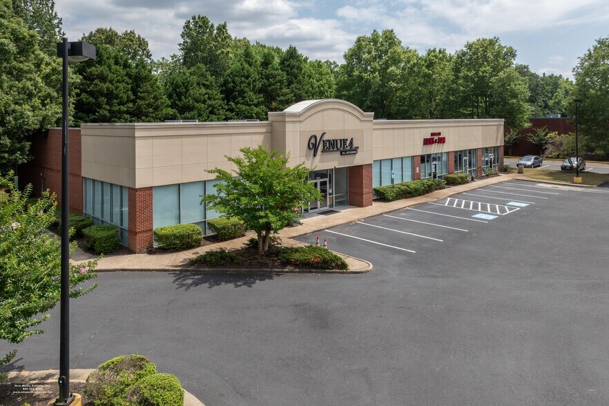 101-211 Village Ave, Yorktown, VA à louer - Photo du bâtiment - Image 2 de 6