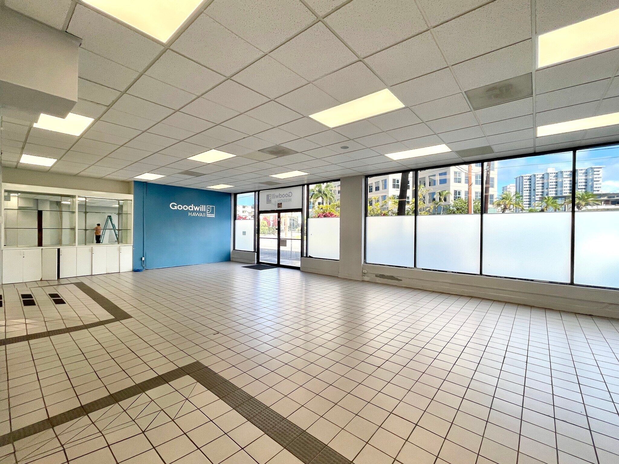 1079-1085 S Beretania St, Honolulu, HI for sale Interior Photo- Image 1 of 5