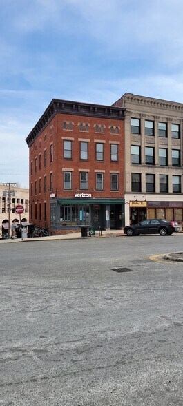 180 Main St, Northampton, MA à louer - Photo du bâtiment - Image 2 de 2