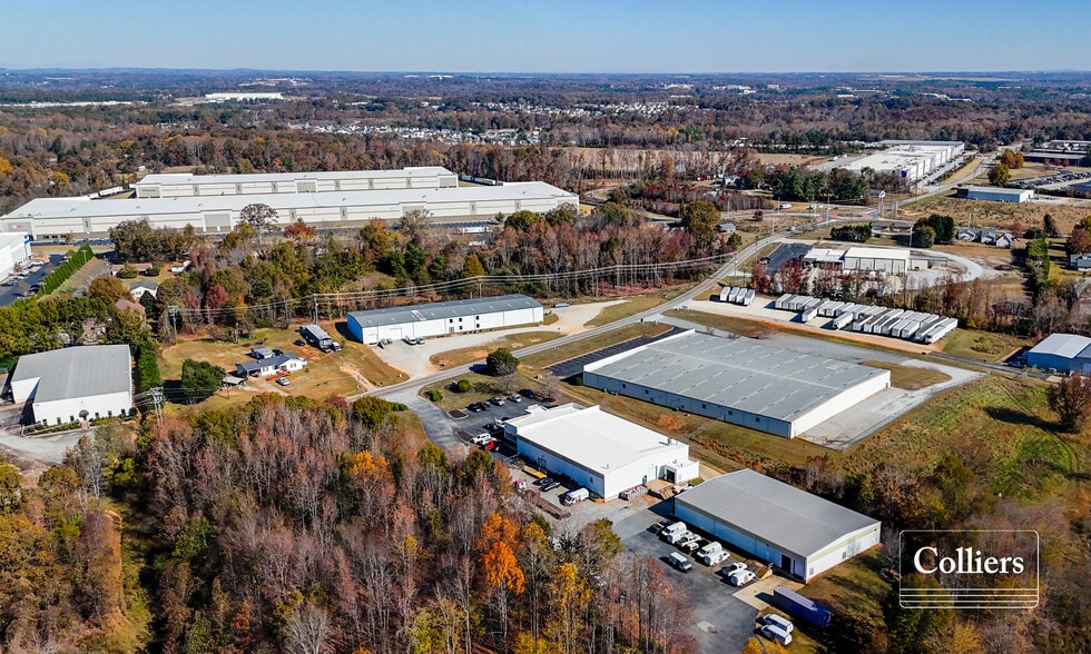 929 Berry Shoals Rd, Duncan, SC à vendre - Photo du bâtiment - Image 3 de 10