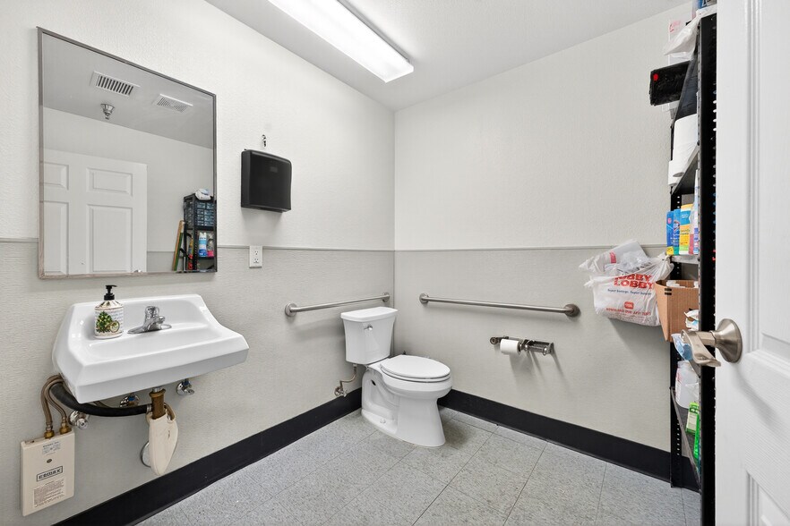 14340 Elsworth St, Moreno Valley, CA à vendre - Photo du bâtiment - Image 3 de 7