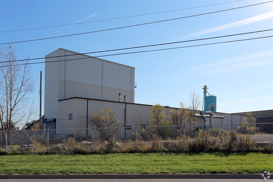 520 Nash Rd N, Hamilton, ON for sale - Building Photo - Image 2 of 6