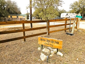 More details for 605 Lakeshore Ln, Bandera, TX - Multifamily for Sale