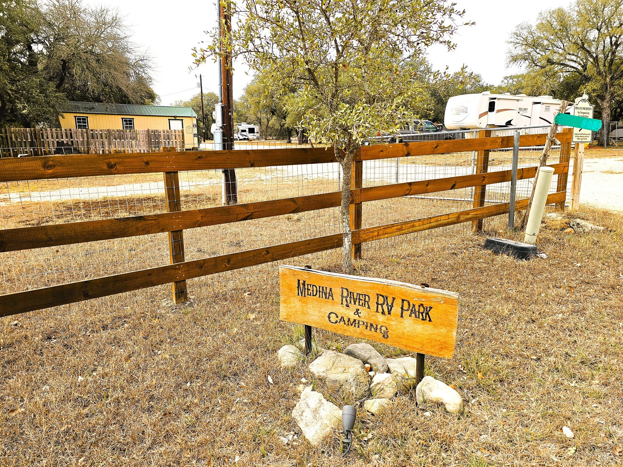 605 Lakeshore Ln, Bandera, TX à vendre Photo du bâtiment- Image 1 de 34