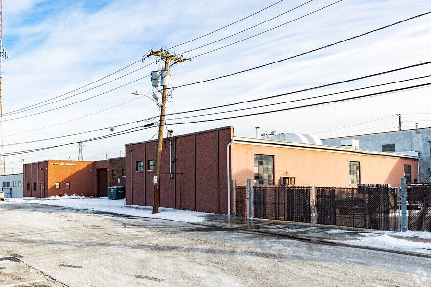 235 Liberty Ave, Mineola, NY à louer - Photo du bâtiment - Image 2 de 5