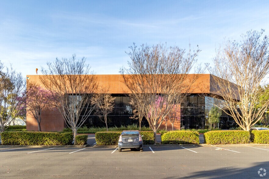 2581 Junction Ave, San Jose, CA à louer - Photo du bâtiment - Image 3 de 11