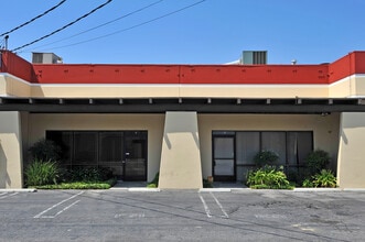 21029 Itasca St, Chatsworth, CA à louer Photo intérieure- Image 1 de 5