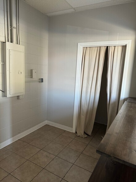 17866 Sierra Hwy, Santa Clarita, CA à louer - Photo intérieure - Image 3 de 12