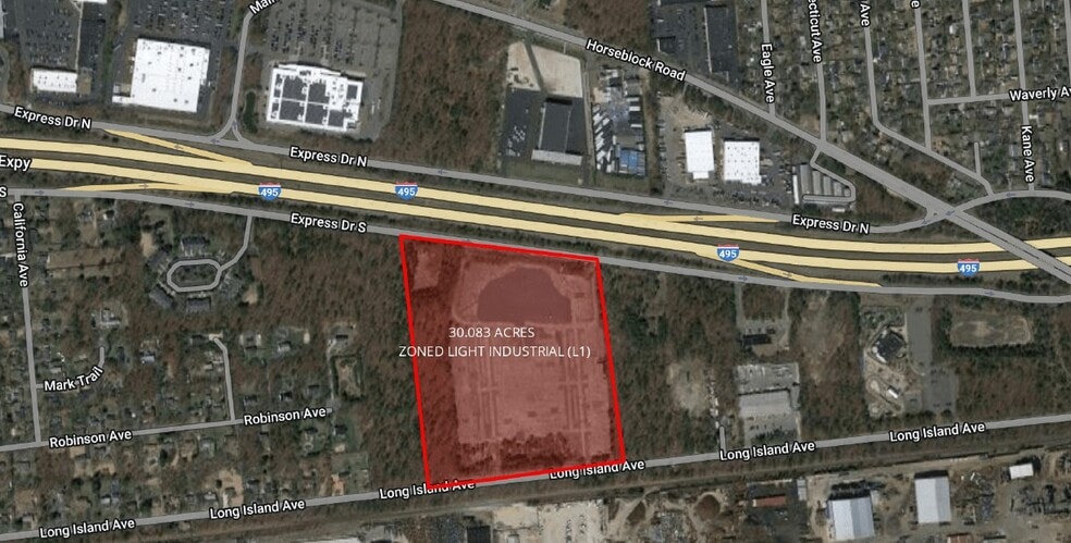 440 S Expressway Dr, Medford, NY à vendre - Photo du bâtiment - Image 1 de 5