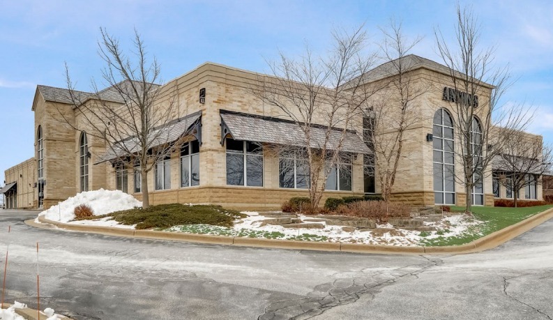 1231 George Towne Dr, Pewaukee, WI for lease - Building Photo - Image 1 of 1