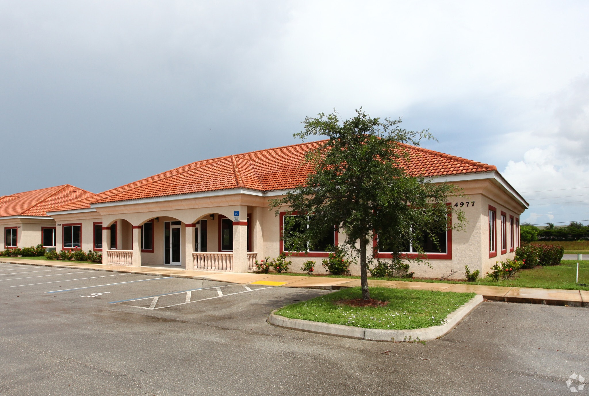 4975-4977 Royal Gulf Cir, Fort Myers, FL for lease Primary Photo- Image 1 of 3