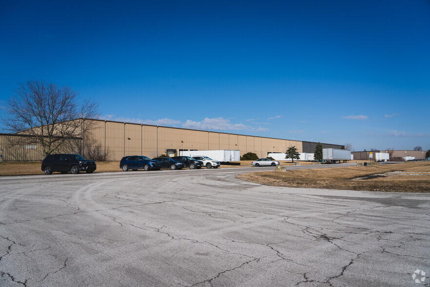 7401 Fremont Pike, Perrysburg, OH for lease - Building Photo - Image 2 of 5