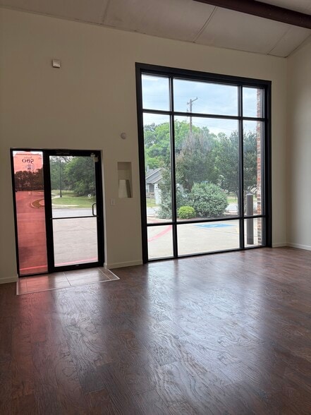 5612 Highland Ave, Haltom City, TX à louer - Photo du bâtiment - Image 1 de 13