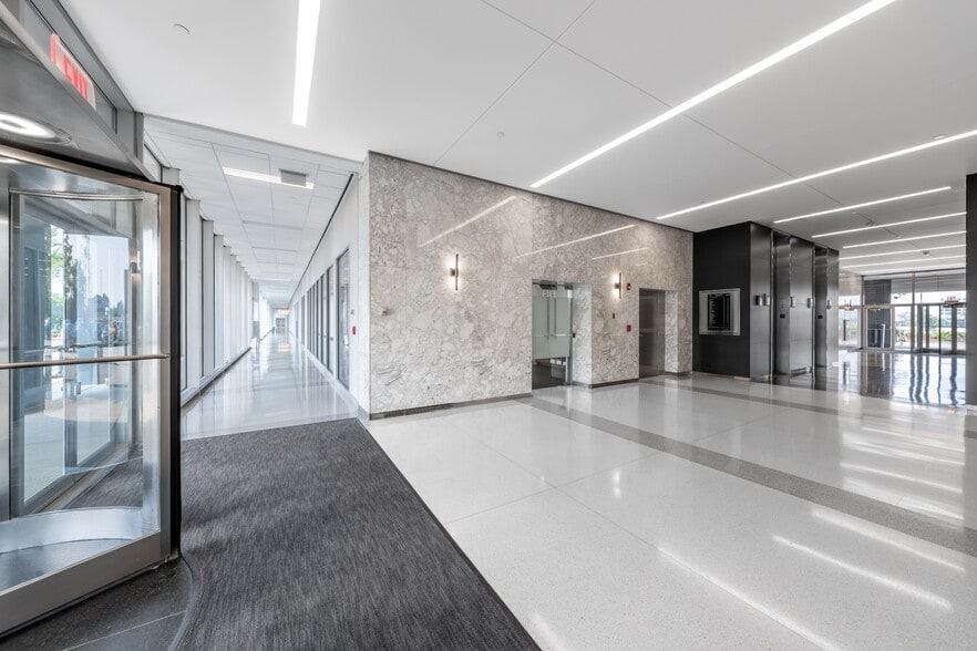 1211 W 22nd St, Oak Brook, IL à louer - Hall d’entrée - Image 3 de 19