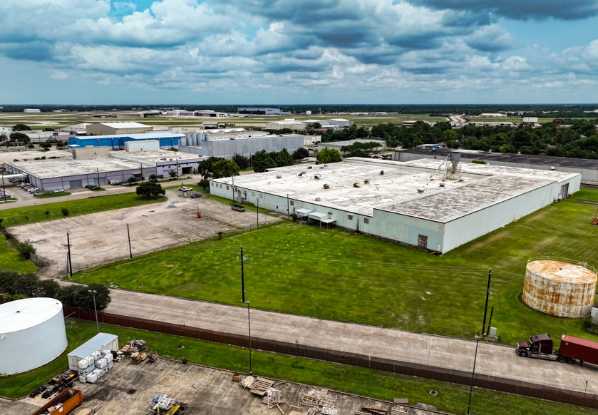 8440 Tewantin Dr, Houston, TX for sale - Building Photo - Image 2 of 6