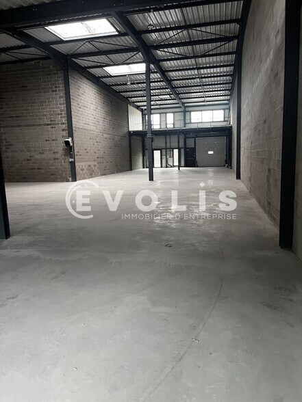 Flex in Vedène for lease - Building Photo - Image 2 of 10
