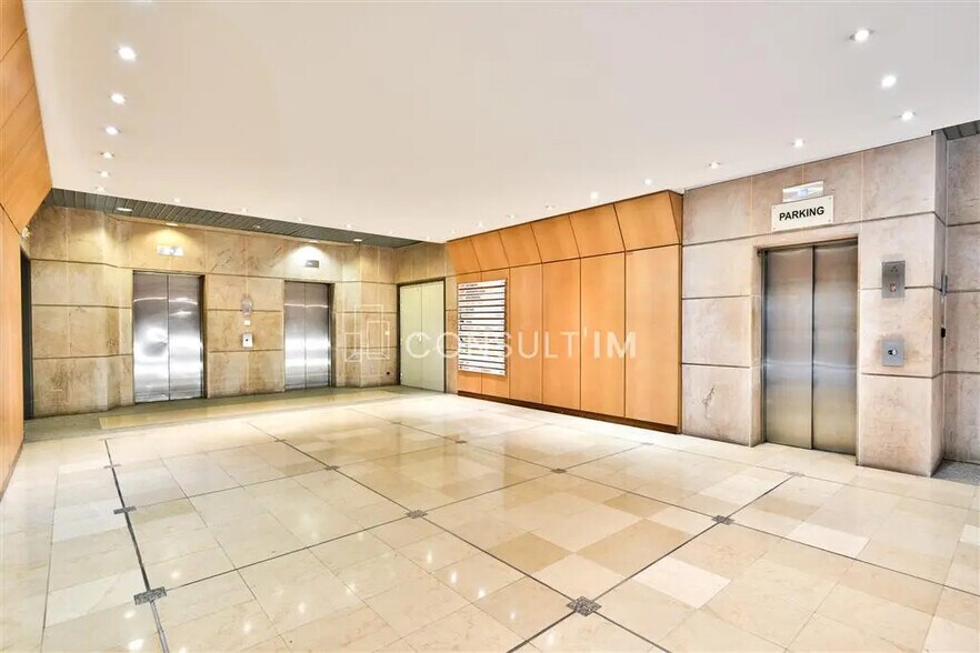 Office in Boulogne-Billancourt for sale - Building Photo - Image 3 of 7