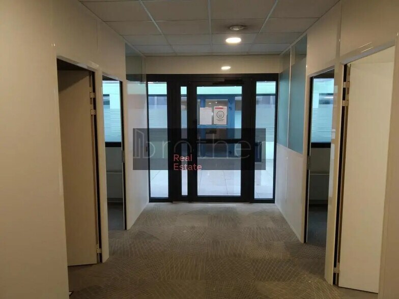 Office in Canéjan for lease - Interior Photo - Image 2 of 8