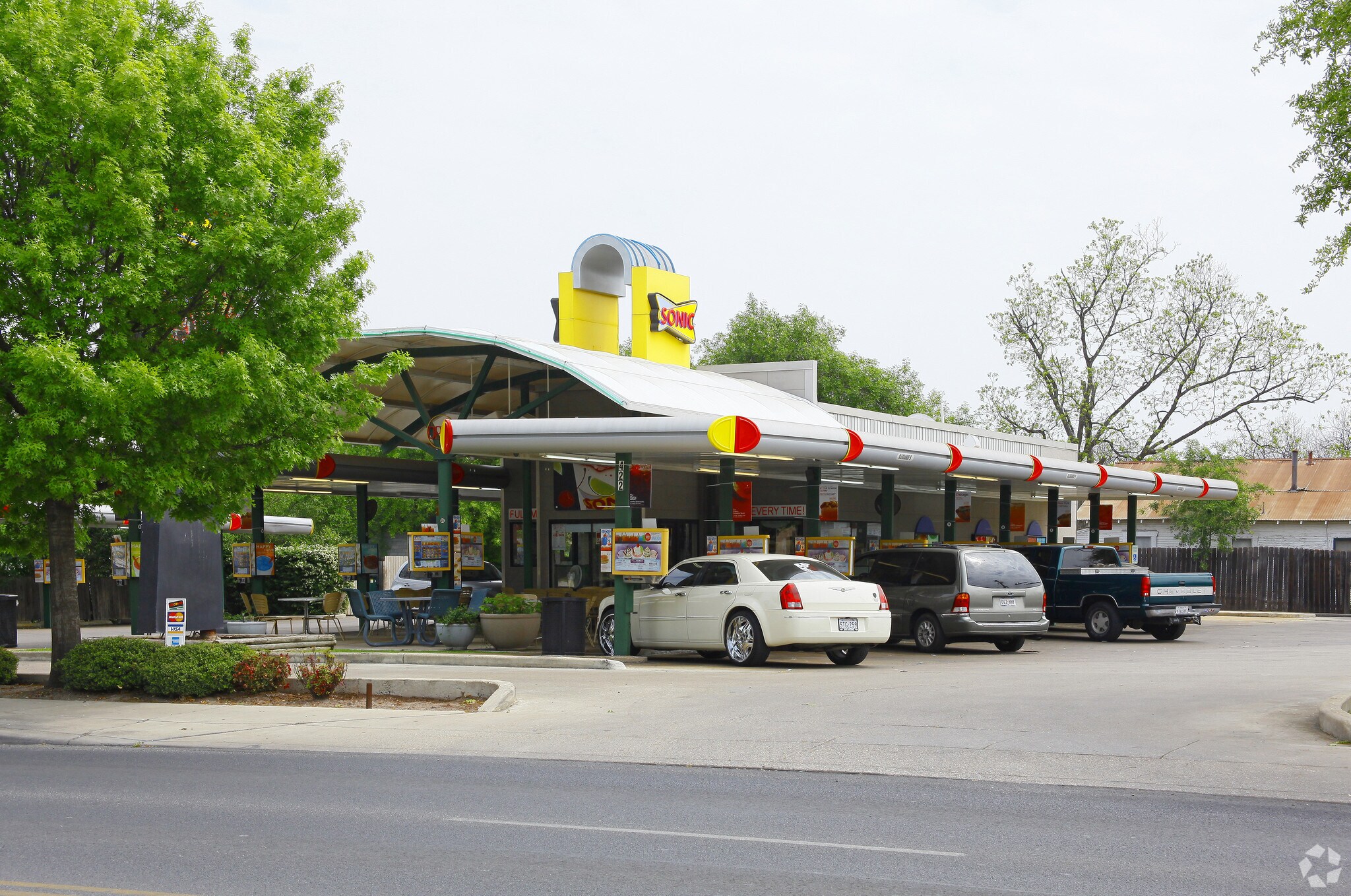 422 S Zarzamora St, San Antonio, TX for lease Building Photo- Image 1 of 4