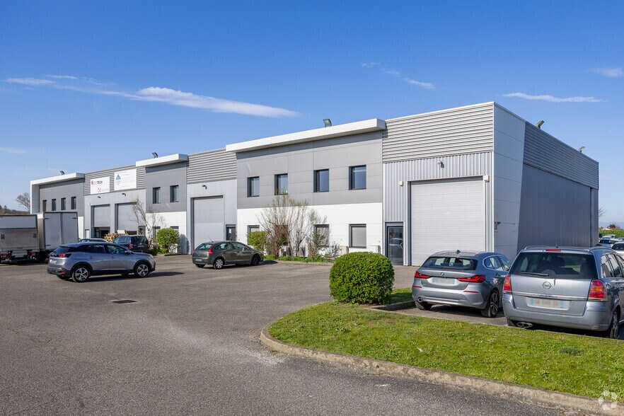 Flex in Saint-Priest for lease - Primary Photo - Image 1 of 9