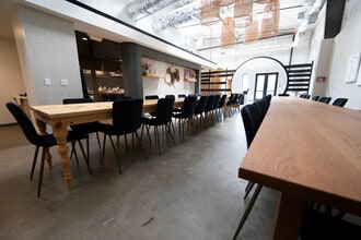 440 E Saint Elmo Rd, Austin, TX for lease Building Photo- Image 2 of 10