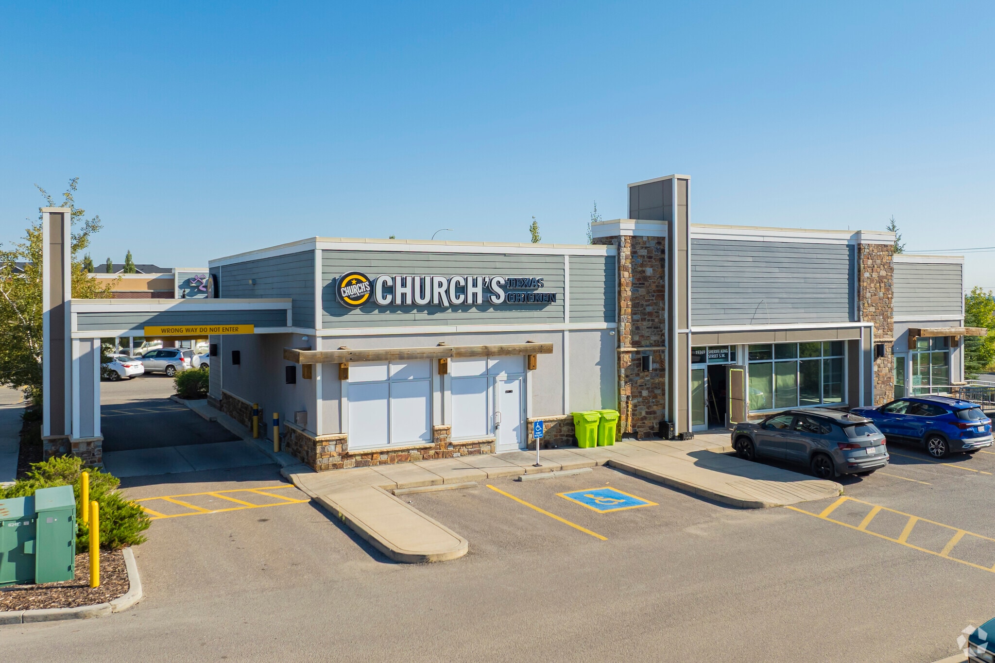 19369 Sheriff King St SW, Calgary, AB for sale Primary Photo- Image 1 of 1