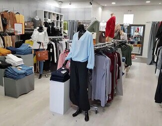 Plus de détails pour 153 Avenue Barthélémy Buyer, Lyon - Commerce de détail à vendre