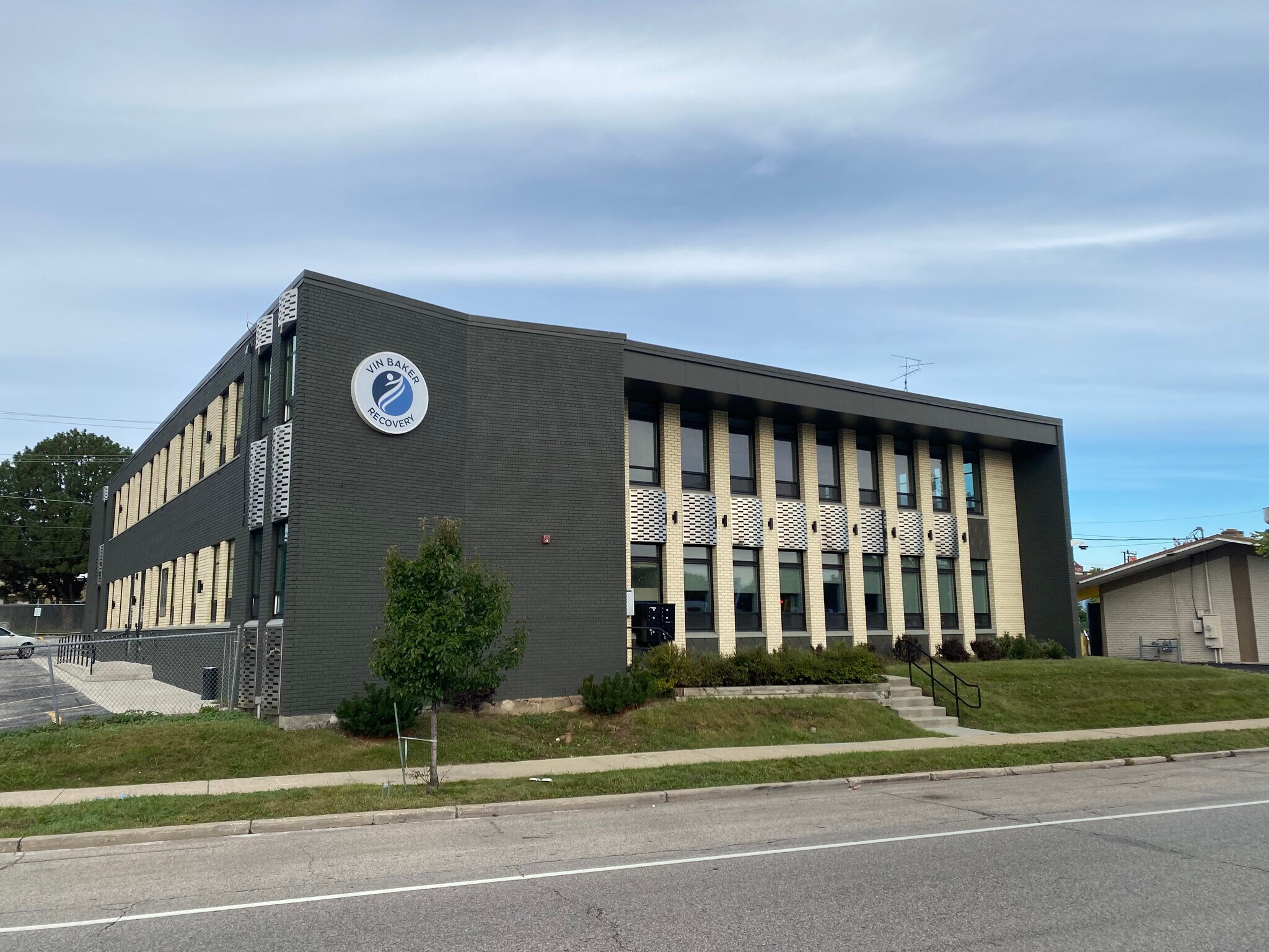 4757 N 76th St, Milwaukee, WI for lease Primary Photo- Image 1 of 5