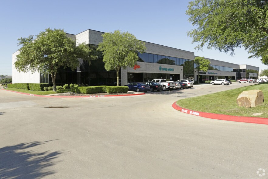 3000-3080 Story Rd W, Irving, TX à louer - Photo du bâtiment - Image 1 de 16