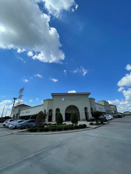 9360 N Sam Houston Pky E, Humble, TX for lease - Building Photo - Image 2 of 5