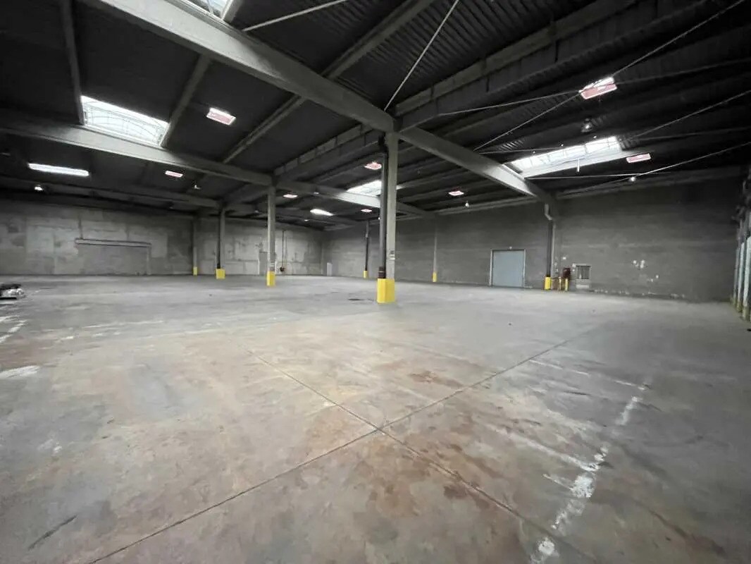 Flex in Corbas for lease Building Photo- Image 1 of 13