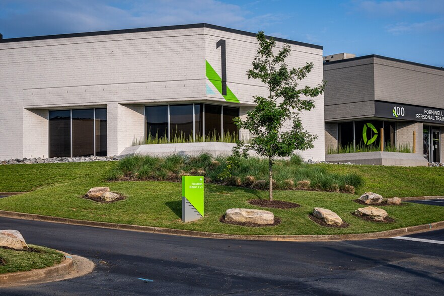 8601 Dunwoody Pl, Sandy Springs, GA à louer - Photo du bâtiment - Image 3 de 11