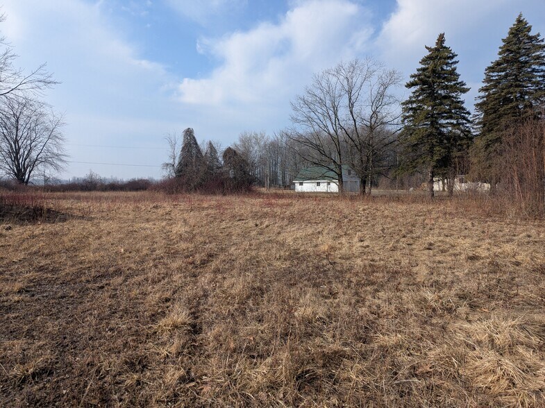 2416 E Huron Rd, Au Gres, MI à vendre - Photo du bâtiment - Image 3 de 21