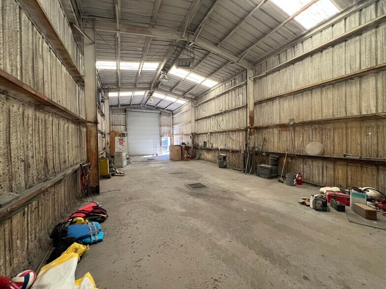 3226 N Main St, Cleburne, TX à louer - Photo du bâtiment - Image 3 de 36