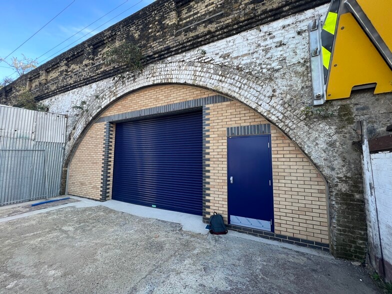 364-368 Winchelsea Rd, London for lease - Building Photo - Image 2 of 3