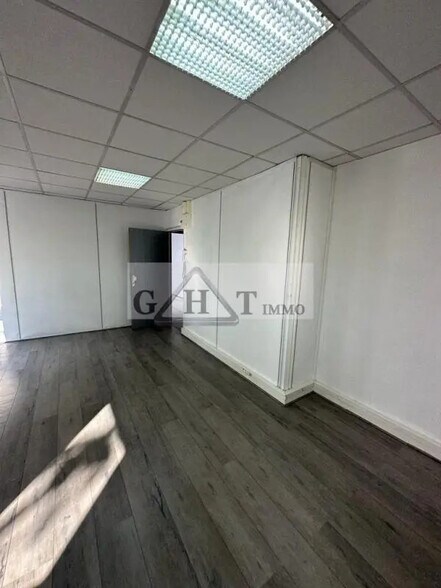 Bureau dans Bonneuil-sur-Marne à louer - Photo du bâtiment - Image 2 de 5