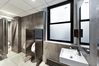 119-121 W 57th St, New York, NY à louer Photo intérieure- Image 2 de 7