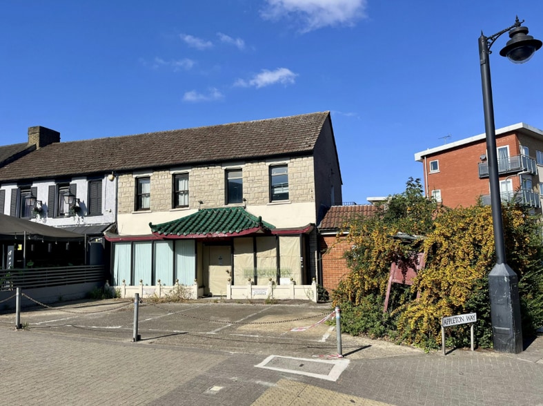 36-38 Station Ln, Havering for lease - Primary Photo - Image 1 of 1