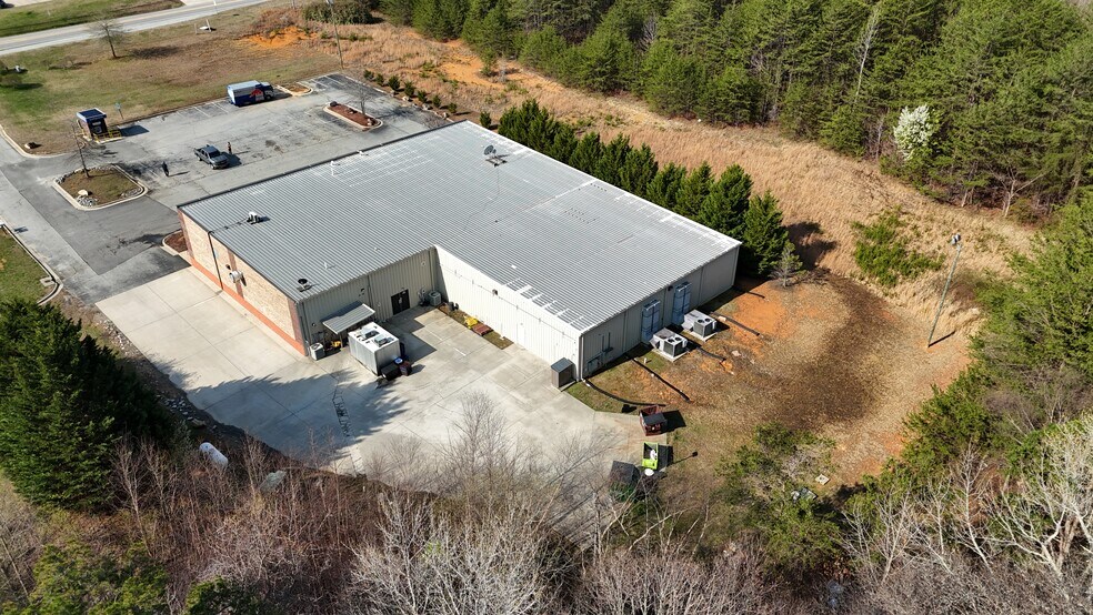 8302 Belews Creek Rd, Stokesdale, NC à vendre - Photo du bâtiment - Image 2 de 3