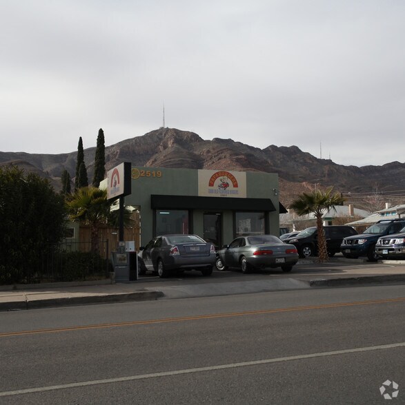 2519 N Piedras St, El Paso, TX à vendre - Photo du bâtiment - Image 3 de 6