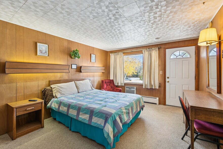 1132 S Main St, Bryant Pond, ME à vendre - Photo du bâtiment - Image 3 de 43