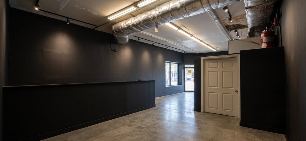 576 Ridgewood Ave, Brooklyn, NY for lease - Building Photo - Image 2 of 6