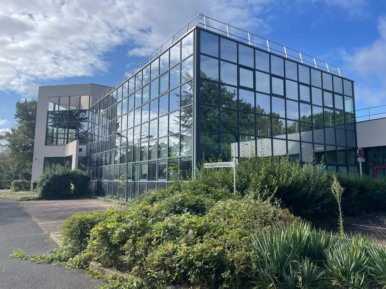 Flex in Villebon-sur-Yvette for lease Primary Photo- Image 1 of 4