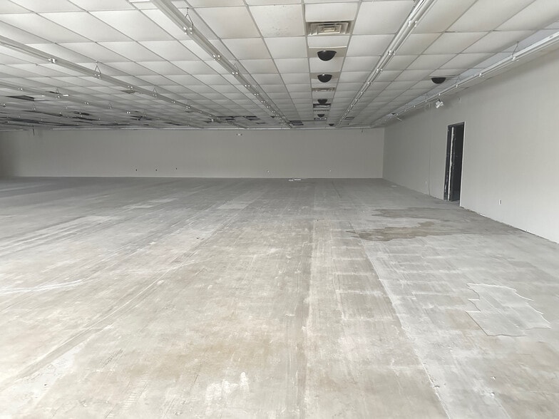 326 Stonewall Jackson blvd, Orangeburg, SC for lease - Interior Photo - Image 2 of 12