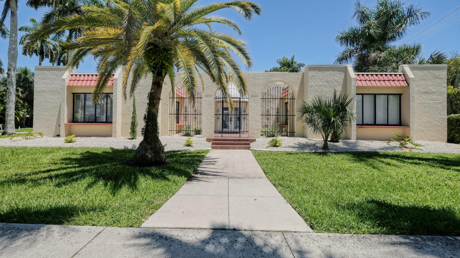 2548-2550 First St, Fort Myers, FL for lease Building Photo- Image 1 of 36