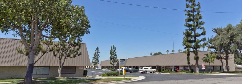 9302-9308 Narnia Dr, Riverside, CA à louer - Photo du bâtiment - Image 2 de 5