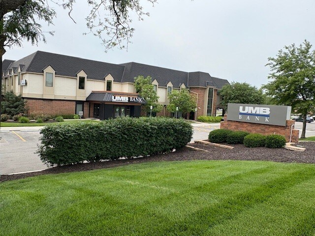 15301 W 87th Street Pky, Lenexa, KS à louer - Photo principale - Image 1 de 5