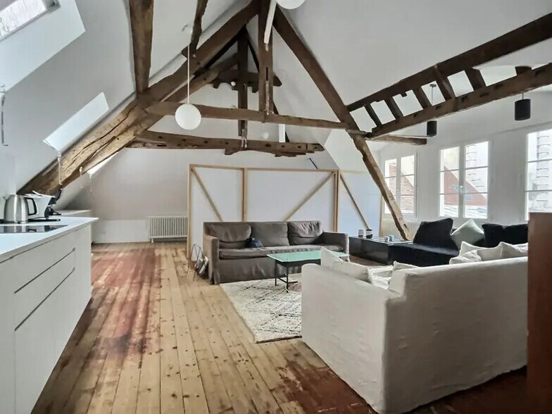 17 Quai Des Grands Augustins, Paris for lease - Interior Photo - Image 1 of 5